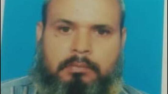 Delhi | Fatal Encounter: Stray Bull Launches Meat Vendor into the Air, Leading to Death