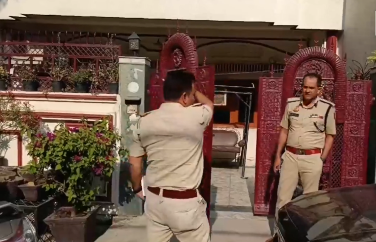 Gang of Thieves Hold Elderly Couple Hostage, Loot Lakhs in Delhi Home