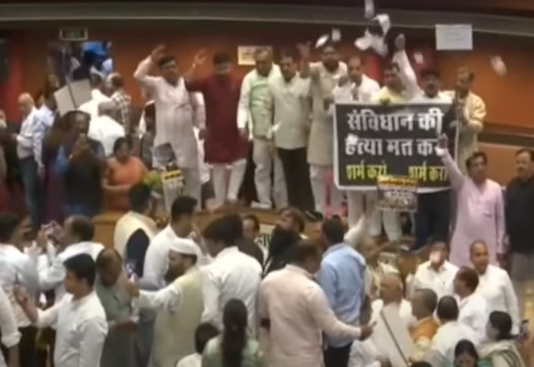 Delhi MCD| Budget Meeting Descends into Chaos as Councilors Clash