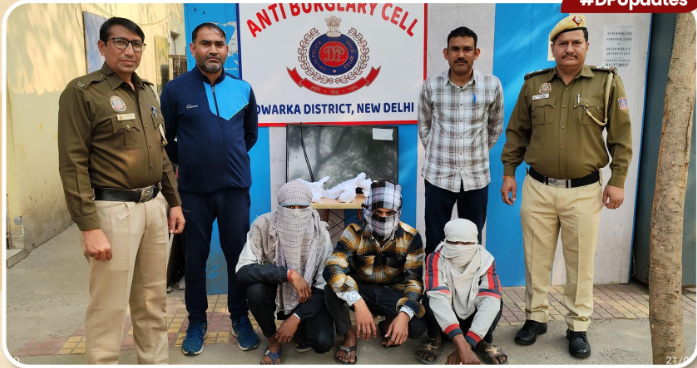 Delhi | Three Arrested in Uttam Nagar While Dividing Loot from House Theft