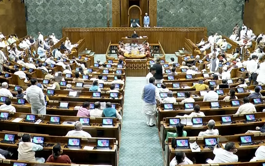 Lok Sabha Rejects Opposition Amendments, Passes Waqf Bill with 288 Votes Lok Sabha Rejects Opposition Amendments, Passes Waqf Bill with 288 Votes
