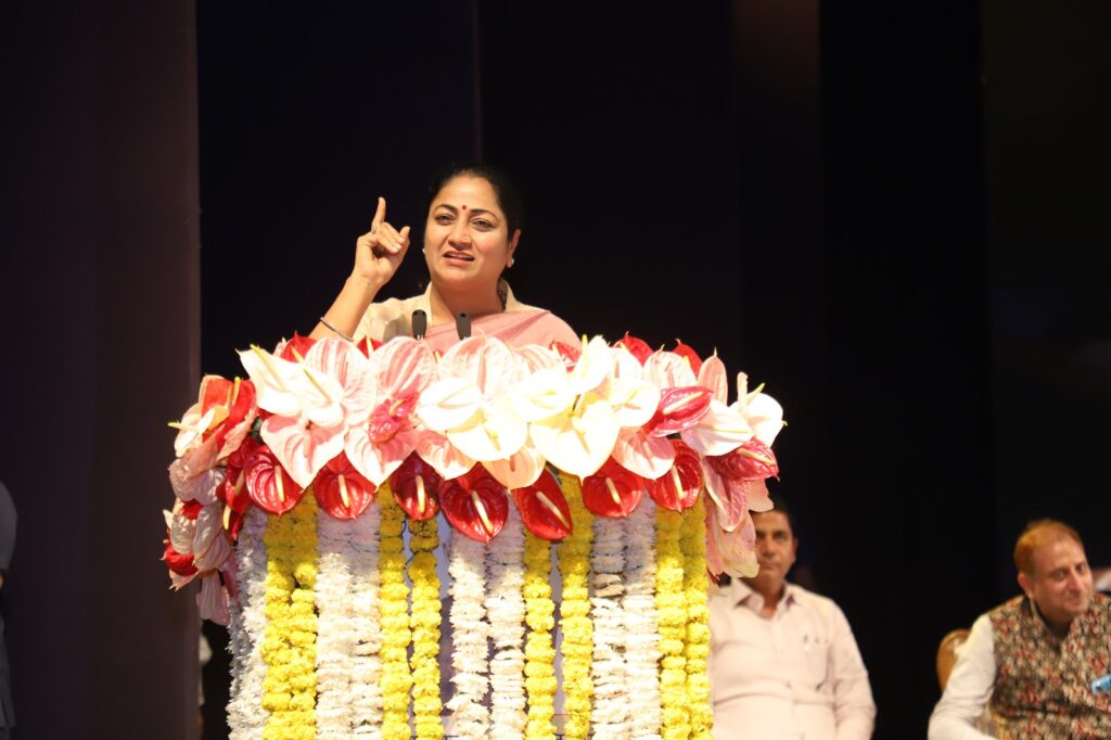 CM Rekha Gupta Launches Month-Long 'Freedom from Garbage' Cleanliness Campaign to Transform Delhi