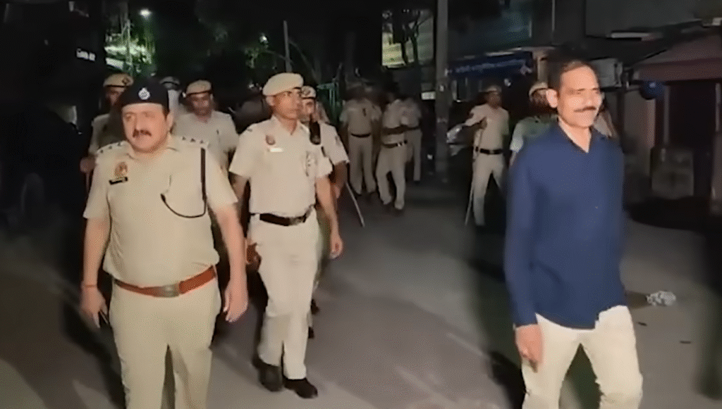 Liquor Mafia Thrashes Delhi Police During Raid in Gautampuri, One Cop Hospitalized Liquor Mafia Thrashes Delhi Police During Raid in Gautampuri, One Cop Hospitalized
