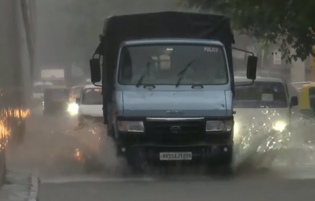 Delhi Rains: Red Alert Issued as Heavy Showers Cause Waterlogging, Traffic Chaos Across NCR Delhi Rains: Red Alert Issued as Heavy Showers Cause Waterlogging, Traffic Chaos Across NCR