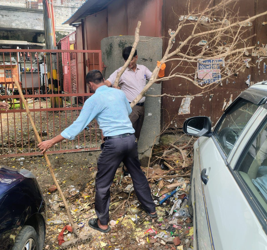 Delhi Mayor, MLA Join Forces for Mega Cleanliness Drive in Chirag Delhi Delhi Mayor, MLA Join Forces for Mega Cleanliness Drive in Chirag Delhi