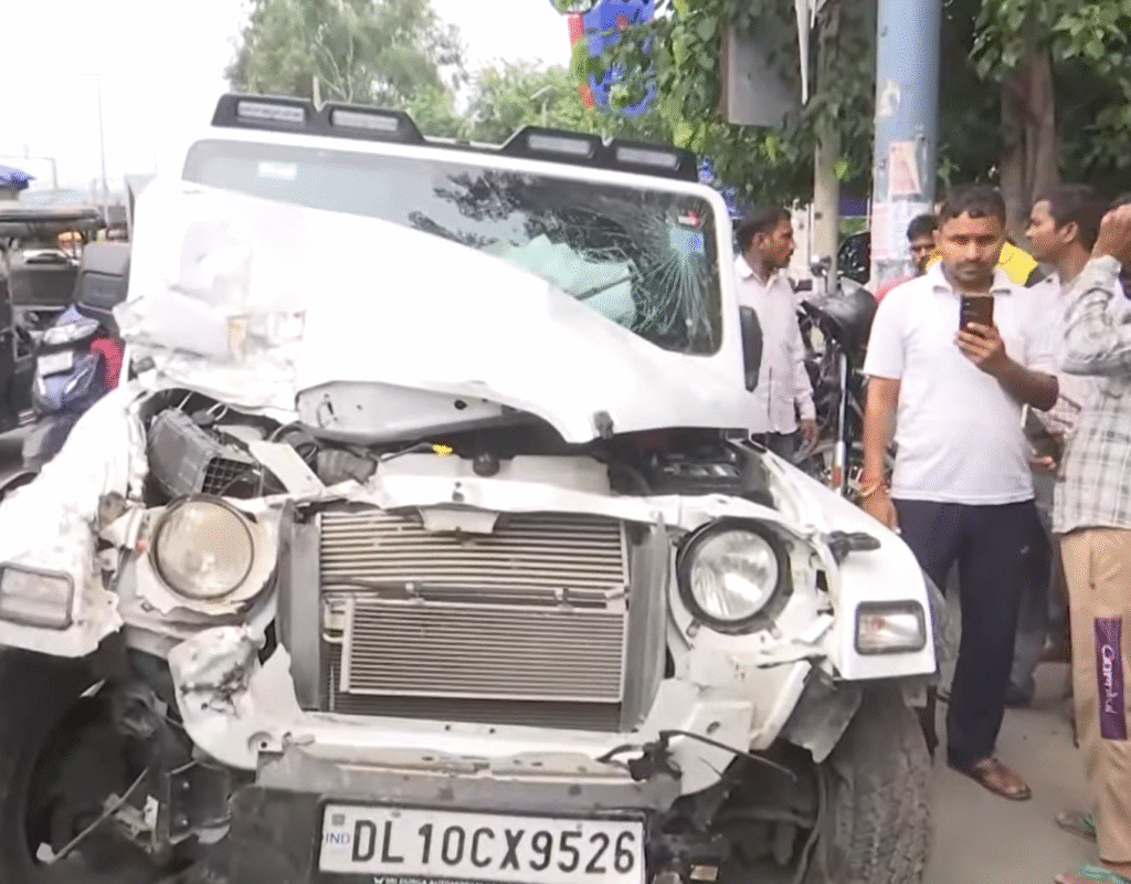Delhi Moti Nagar Road Accident: Thar SUV Rams Bike, Rider Dead; Accused Driver Absconding, Police Launch Manhunt Delhi Moti Nagar Road Accident: Thar SUV Rams Bike, Rider Dead; Accused Driver Absconding, Police Launch Manhunt