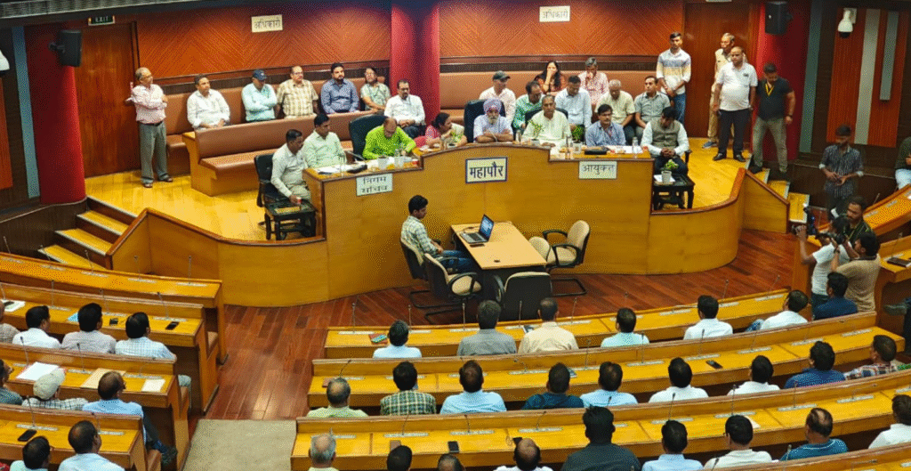 Mayor Raja Iqbal Singh Expresses Unhappiness Over Poor Public Participation in Cleanliness Drive, Praises Tireless Efforts of Sanitation Workers Mayor Raja Iqbal Singh Expresses Unhappiness Over Poor Public Participation in Cleanliness Drive, Praises Tireless Efforts of Sanitation Workers