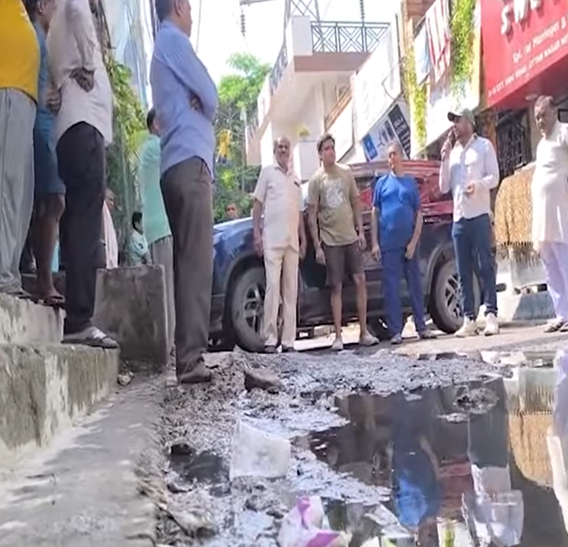 Uttam Nagar Residents Block Roads Over Overflowing Sewage, BJP MLA Faces Heat Amid Mounting Anger