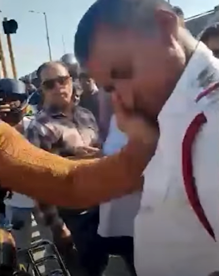 Mob beats traffic cop on Tamarpur/Wazirabad flyover; four arrested after video goes viral Mob beats traffic cop on Tamarpur/Wazirabad flyover; four arrested after video goes viral