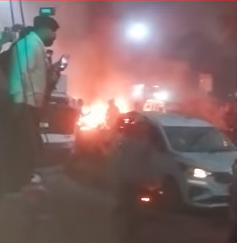 Car Blast Near Lal Quila Metro: 8 Dead, Metro Gates Closed After Powerful Explosion Rocks Delhi Car Blast Near Lal Quila Metro: 8 Dead, Metro Gates Closed After Powerful Explosion Rocks Delhi
