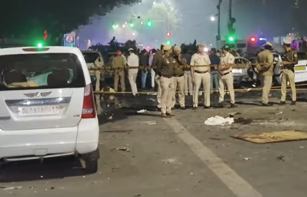 Car Blast Near Lal Quila Metro: 8 Dead, Metro Gates Closed After Powerful Explosion Rocks Delhi Car Blast Near Lal Quila Metro: 8 Dead, Metro Gates Closed After Powerful Explosion Rocks Delhi