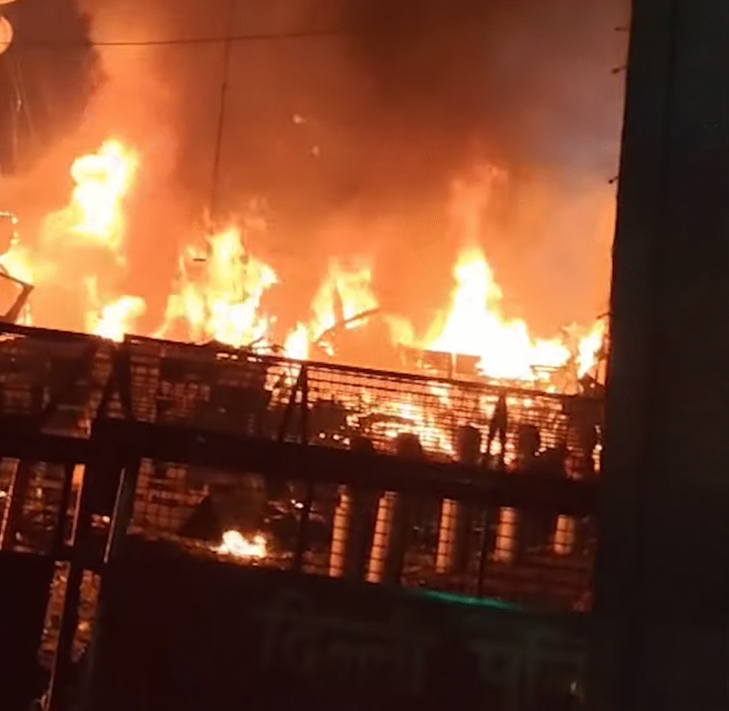 Car Blast Near Lal Quila Metro: 8 Dead, Metro Gates Closed After Powerful Explosion Rocks Delhi Car Blast Near Lal Quila Metro: 8 Dead, Metro Gates Closed After Powerful Explosion Rocks Delhi