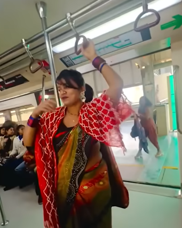 Delhi Metro Turns Into Reel Studio: Woman’s Risky Stunt Shocks Commuters