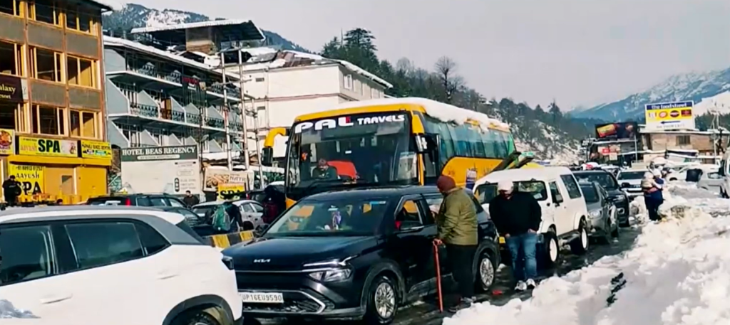5–7 Feet Snow, Minus 10°C: Manali Frozen as Highways Turn Into Parking Lots
