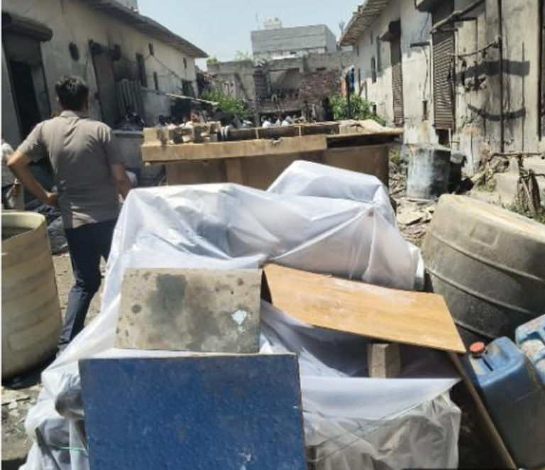 MCD Seals 16 Polluting Units in Shahdara’s Sadatpur; Crackdown on Environmental Violations