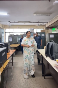 Delhi CM Rekha Gupta Orders Major GST Dept Reshuffle, 162 Officials Transferred After Surprise Inspection