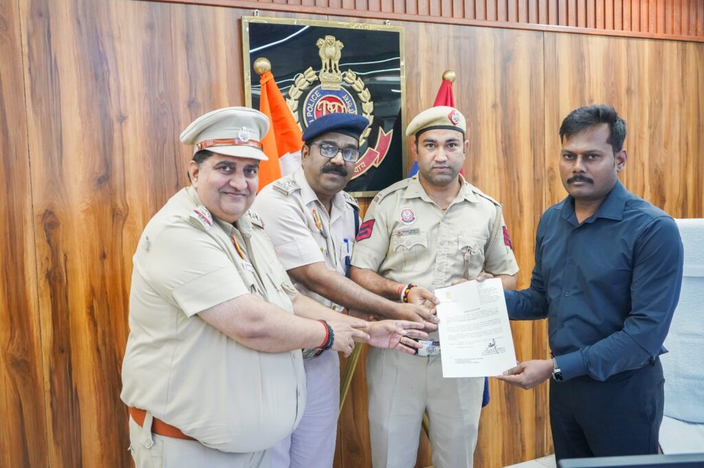 Delhi Police honours excellence: Head Constable Sanjay Vashist sets a benchmark by disposing 155 cases in 3 months; Inspector Shailender Singh Jhaakhar named Best SHO, and ACP Rakesh Kumar recognised for top-performing subdivision in case disposal.