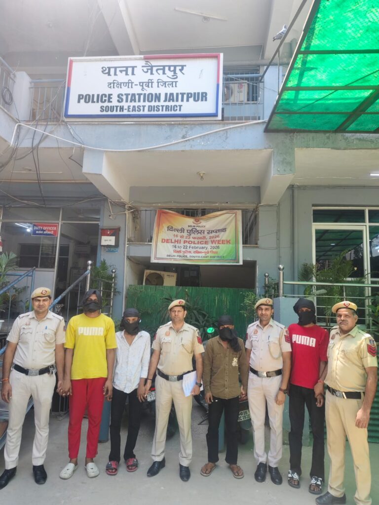 Six-Member Burglary Gang Busted in Jaitpur; Stolen E-Rickshaw Batteries Worth ₹9 Lakh Recovered