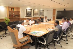 Delhi PWD Reviews Drain Desilting, Waterlogging Hotspots Ahead of Monsoon