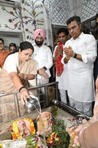 Delhi CM Rekha Gupta Participates in ‘Somnath Swabhiman Parv’, Offers Prayers at Gauri Shankar Temple