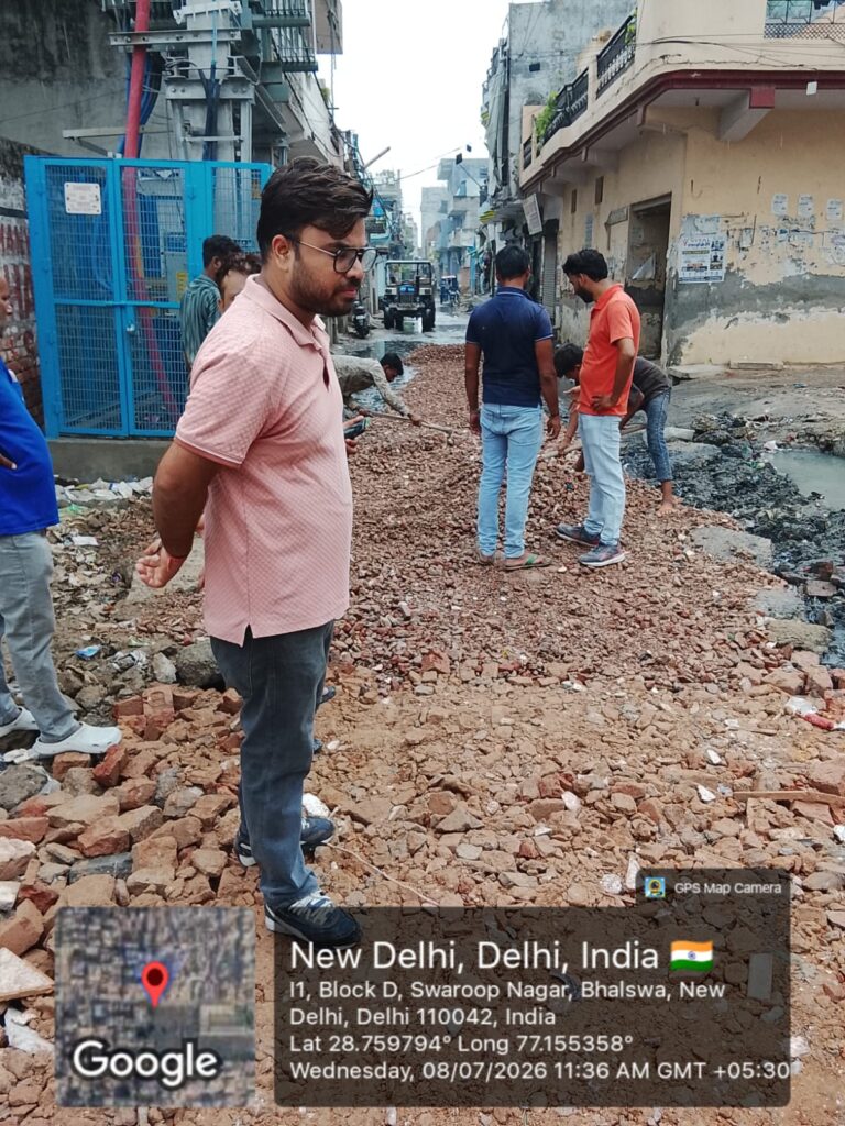 After Viral Waterlogging Video, MCD Says Swaroop Nagar Road Belongs to DSIIDC; Repair Work Underway to Ease Public Movement After Viral Waterlogging Video, MCD Says Swaroop Nagar Road Belongs to DSIIDC; Repair Work Underway to Ease Public Movement