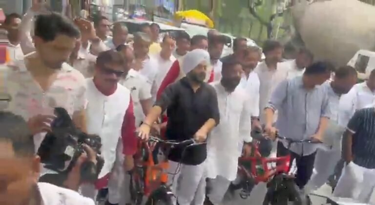AAP Alleges Delhi Government Bought ₹4,000 Bicycles for ₹7,000, Stages Protest Outside LG Office AAP Alleges Delhi Government Bought ₹4,000 Bicycles for ₹7,000, Stages Protest Outside LG Office