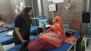 Girdhar Lal Hospital to Get New Equipment; Dialysis Facility Planned A hospital inspection visit with a woman speaking to a patient beside a bed at Girdhar Lal Hospital.