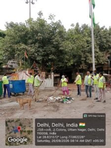 MCD Regularises 501 Sanitation Workers; Mayor Pravesh Wahi Welcomes Decision Sanitation workers sweeping a public space in Delhi