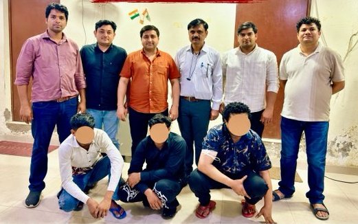 North Delhi police bust alleged taxi drug-delivery network; three arrested North Delhi police personnel with three accused whose faces are obscured in the police photograph