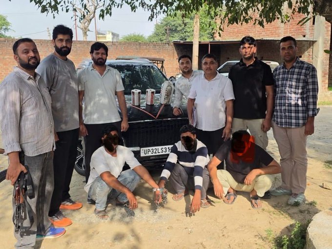 Rohini Police Seize 8.128 Kg Heroin, Arrest Seven in Interstate Drug Network Crackdown Rohini police personnel with detainees and seized items during the drug-network operation