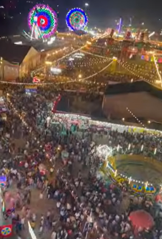 Red Fort Ramleela: Evening Diversions for Buses and Heavy Vehicles Until October 21 Crowds and illuminated rides at a fairground at night