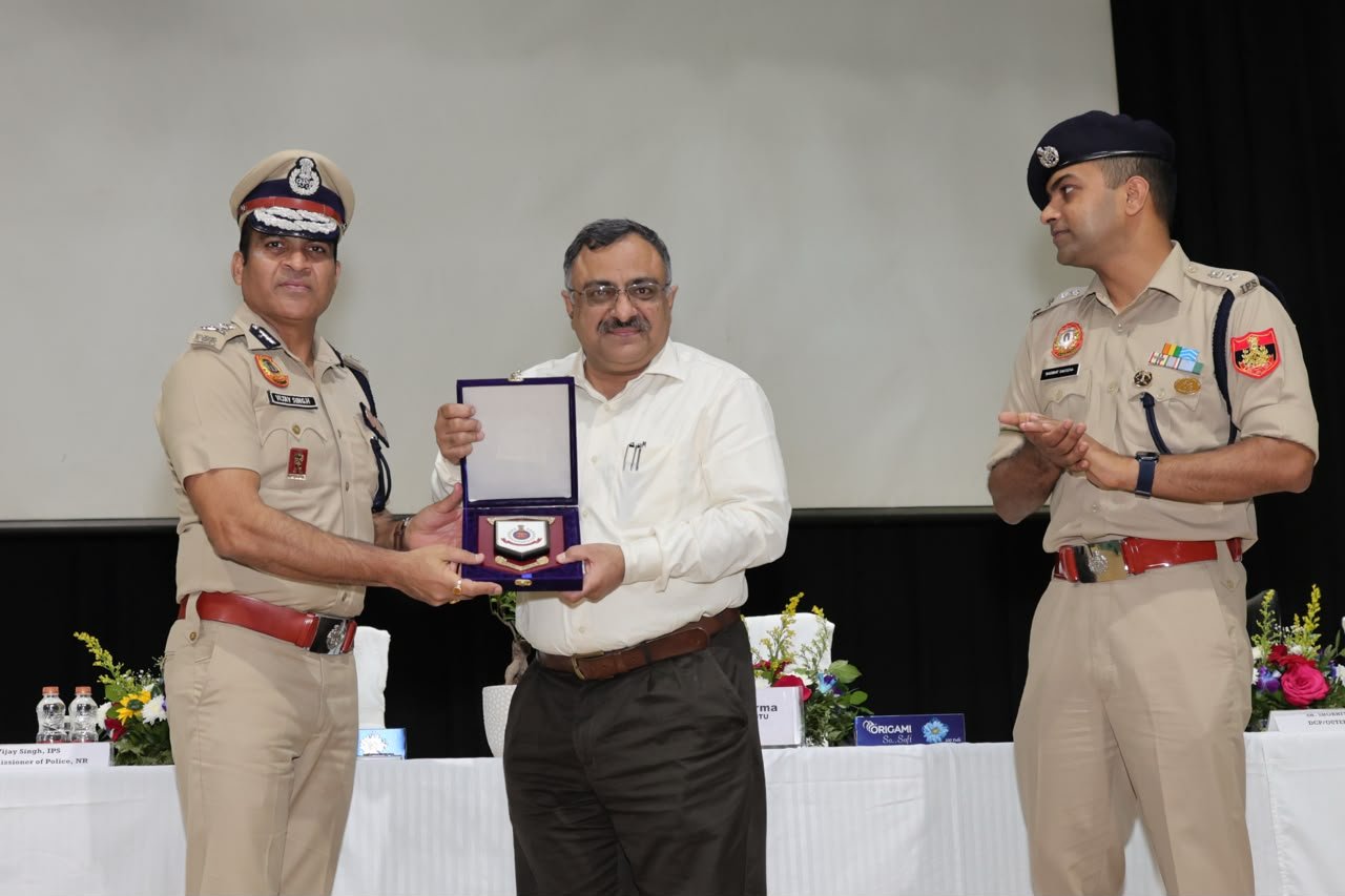 Report Cyber Fraud Early, Seek Help for Addiction: Delhi Police Reaches 600 at DTU Police officers and a university representative at the SAMVAD programme at DTU