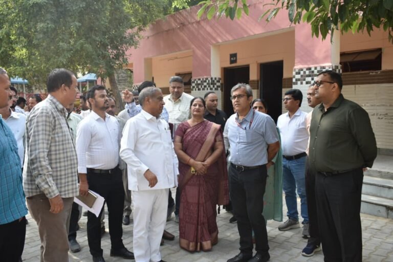 MCD Commissioner Sanjeev Khirwar and officials during the Molarband inspection
