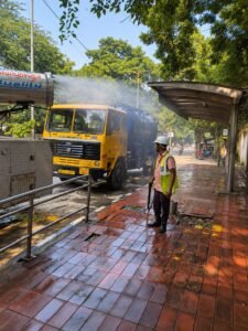 Sanjeev Khirwar Orders Sustained Pollution Enforcement as MCD Deploys 167 Sprinklers Across Delhi MCD sprinkler vehicle and sanitation worker during dust-control operations