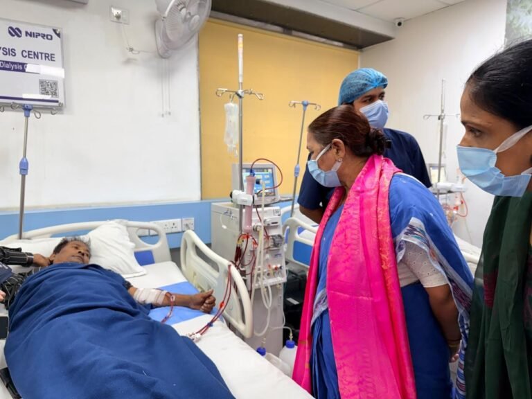 MCD Seeks Plan to Expand Services at Purnima Sethi Hospital MCD Standing Committee chairperson Satya Sharma speaks with a patient at Purnima Sethi Multi-Speciality Hospital in Kalkaji.
