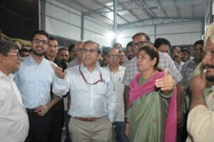 Officials during the Kalkaji weekly-market inspection