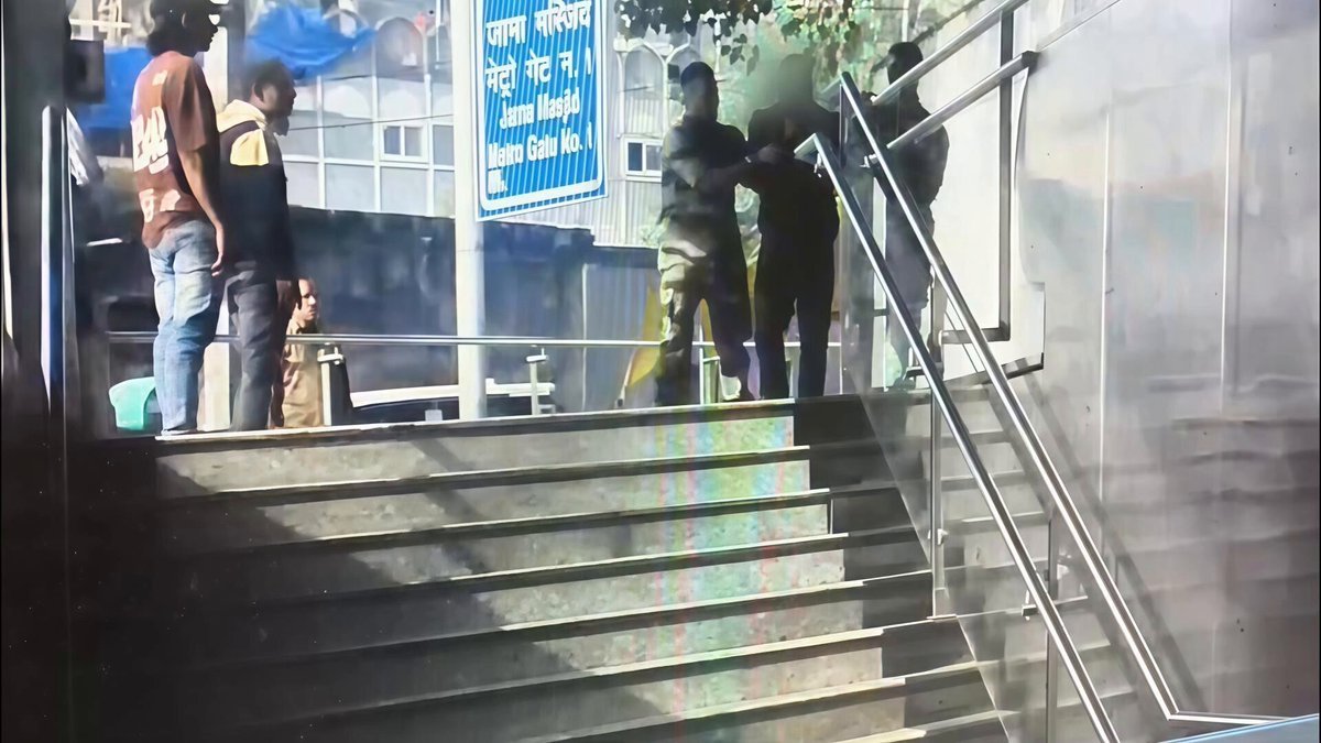 CISF Apprehends Fleeing Passenger at Jama Masjid Metro; Unidentified Substance Found CISF personnel apprehend a passenger near Jama Masjid Metro Station exit