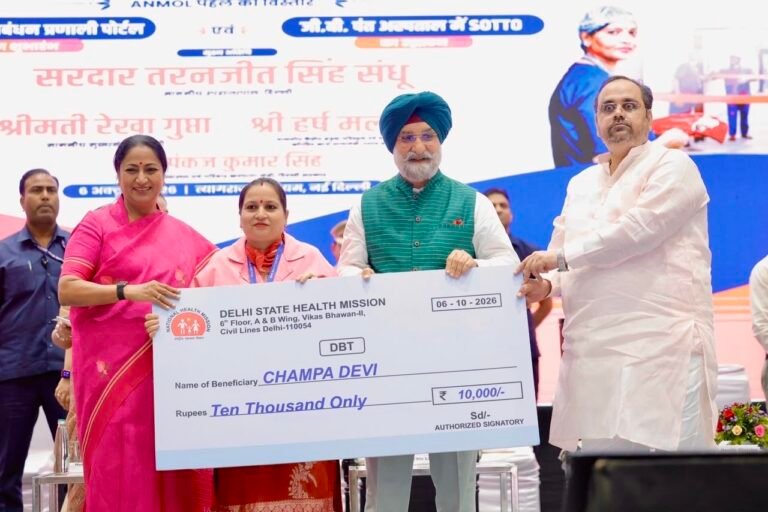 Delhi leaders and an ASHA worker at ASHA Sammelan 2026