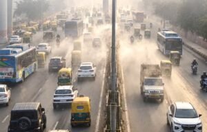 Delhi Dust-Control Drive: 1,150 Mist Sprays, 70 More Road Sweepers by November Illustrative road-dust scene from the CMO Delhi pollution-control video