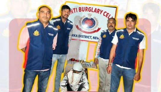 Dwarka Anti-Burglary Cell police team and covered-face accused in the Dabri case