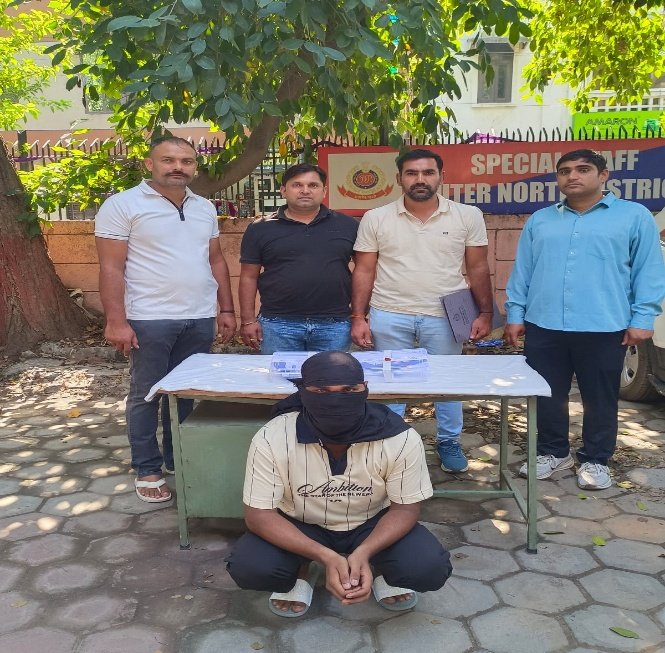 Police personnel with the accused and recovered firearms in the Swaroop Nagar firing investigation