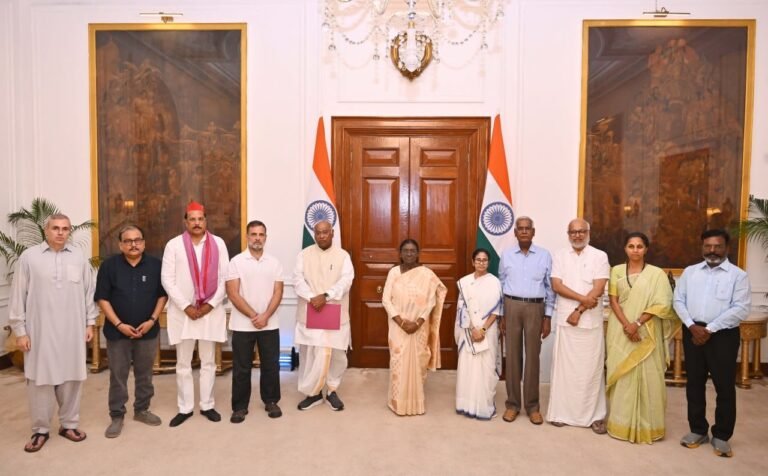 President Droupadi Murmu with INDIA bloc leaders at Rashtrapati Bhavan on October 9, 2026